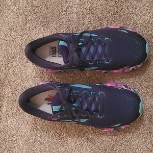 Womens Brooks shoes